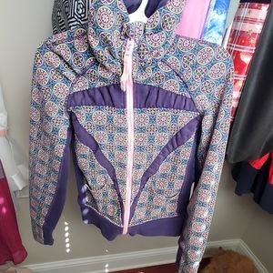 Ivivva kids size 10 light weight zip up jacket